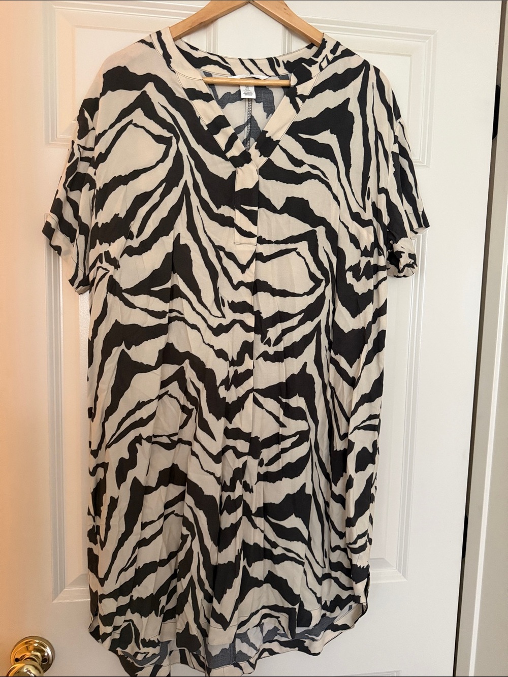 H&M Black and White Zebra Print V-Neck Tunic